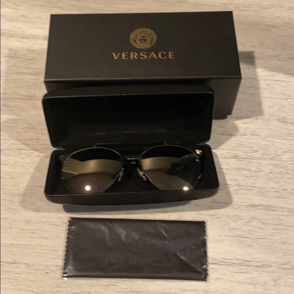 Versace unisex sunglasses authentic - Picture 10 of 12
